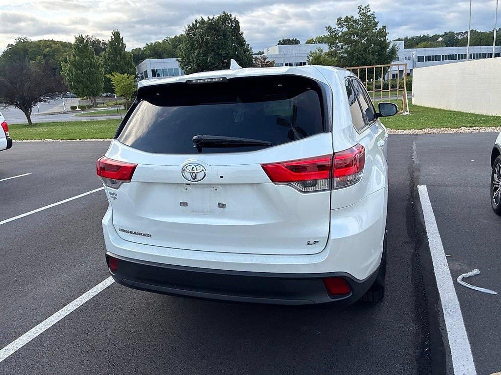 2019 Toyota Highlander LE Plus V6 FWD (SE)