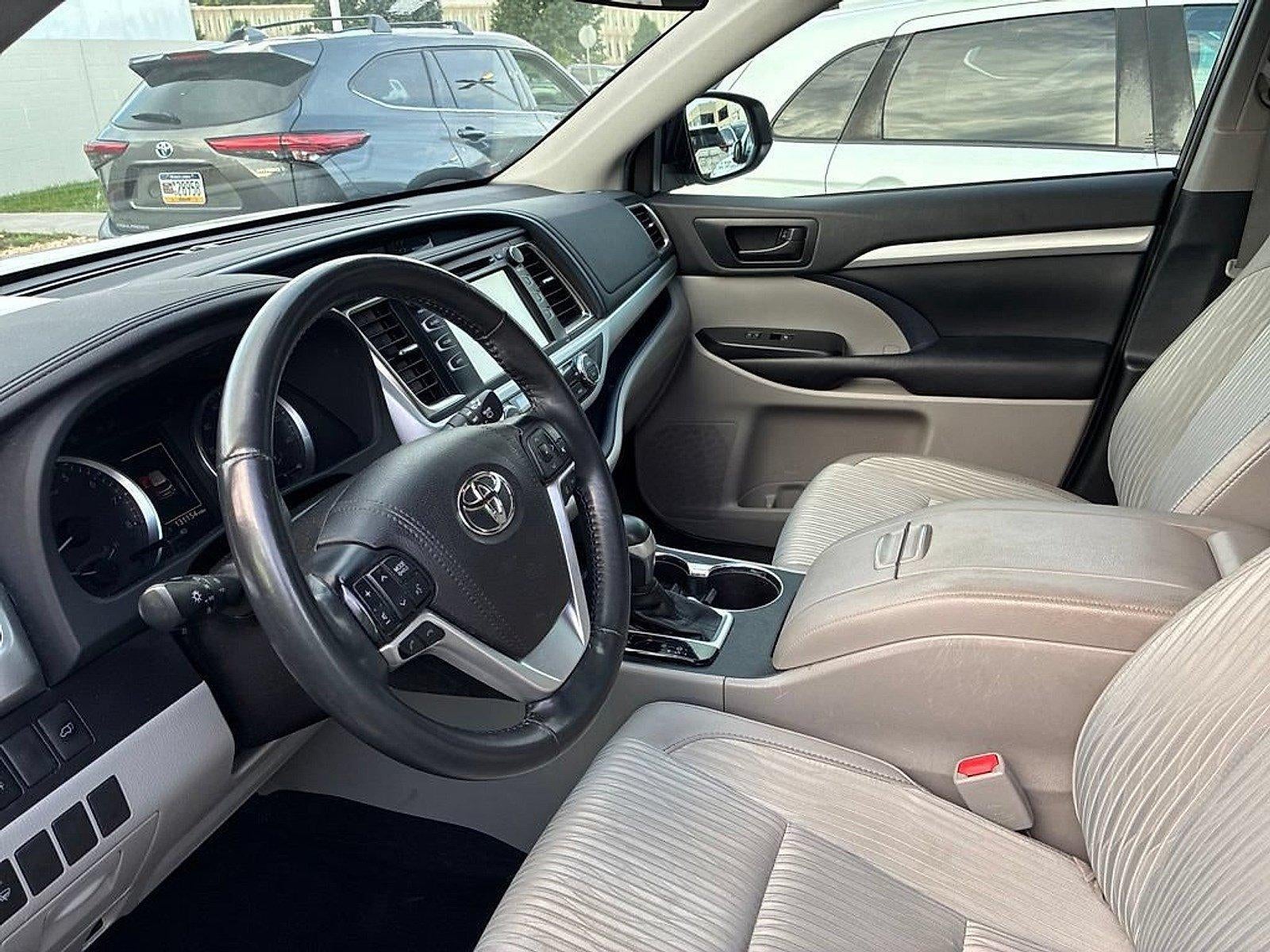 2019 Toyota Highlander LE Plus V6 FWD (SE)