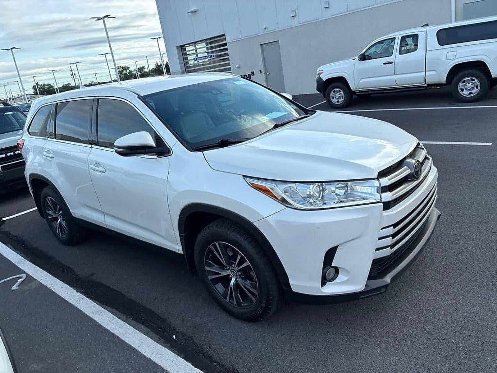2019 Toyota Highlander LE Plus V6 FWD (SE)