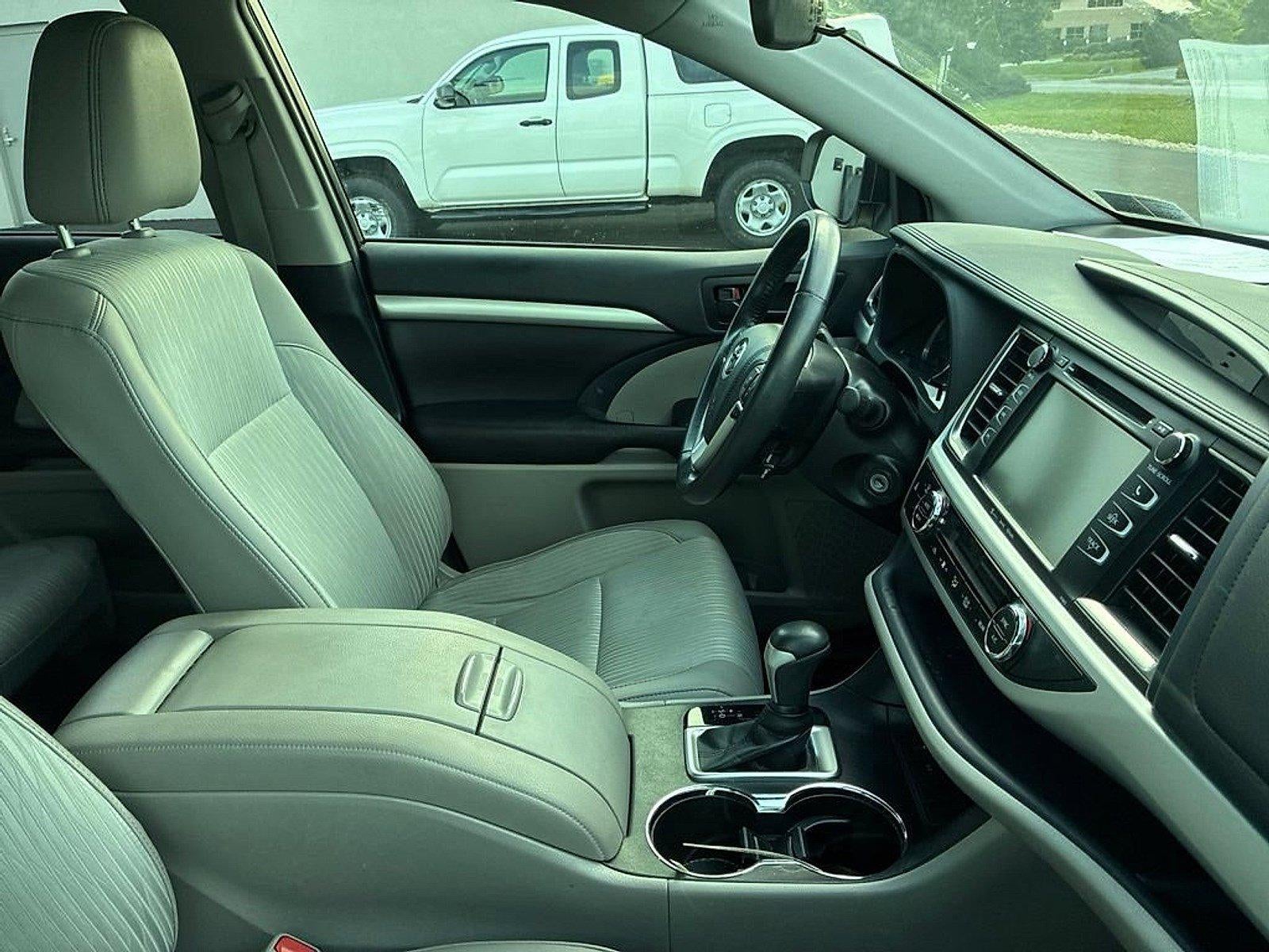 2019 Toyota Highlander LE Plus V6 FWD (SE)