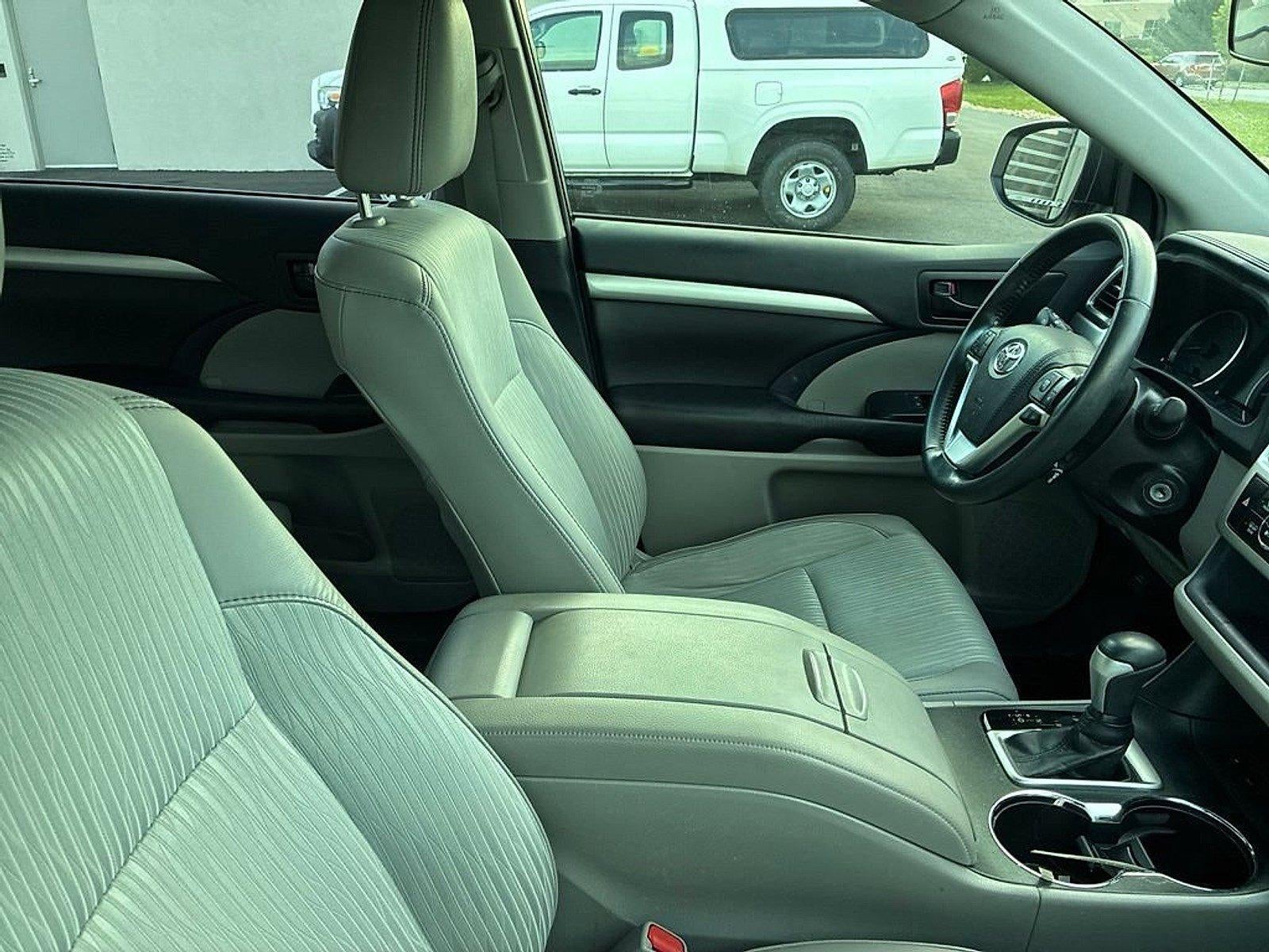 2019 Toyota Highlander LE Plus V6 FWD (SE)