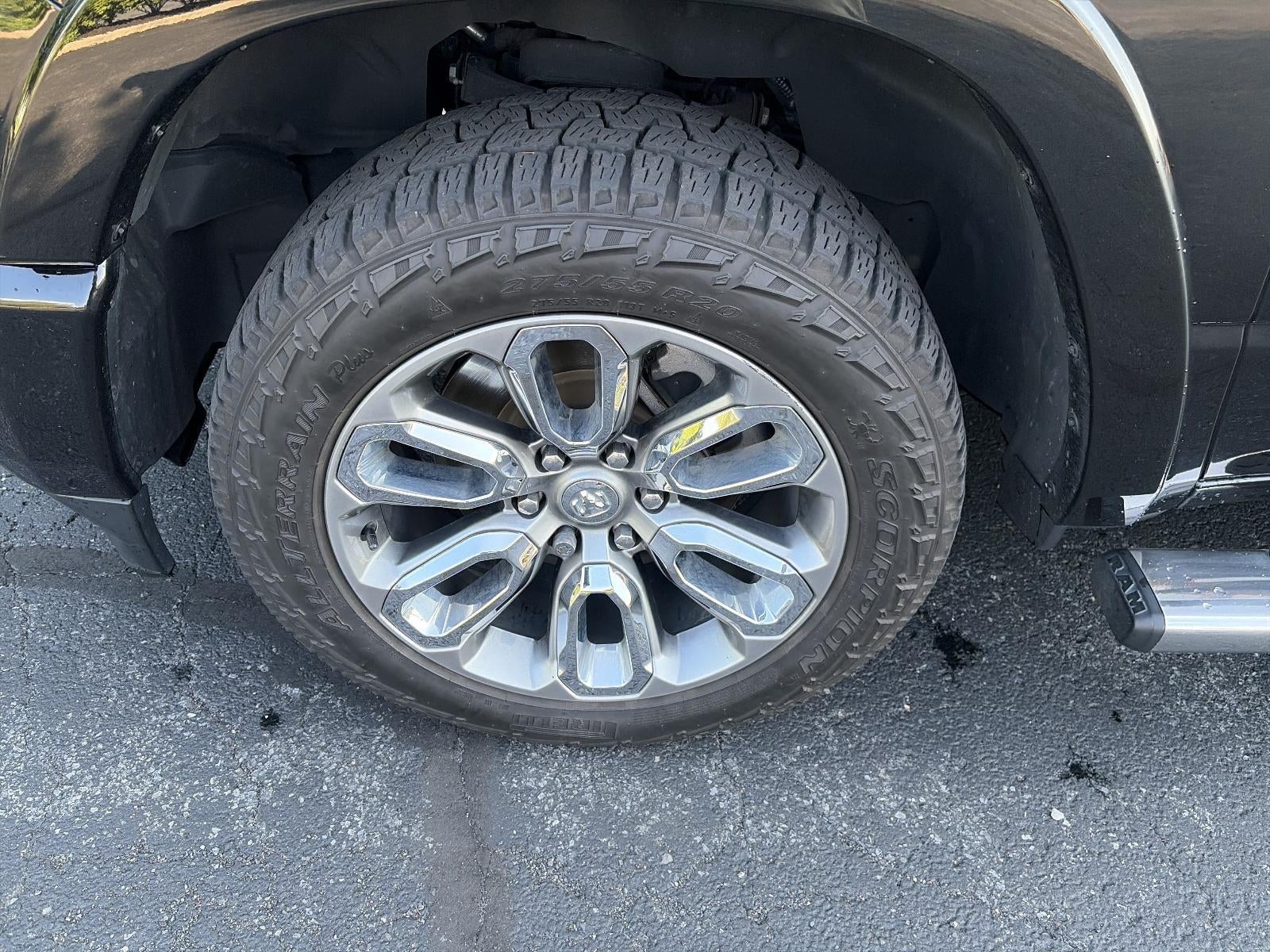 2019 RAM 1500 Laramie 4x4 Crew Cab 5'7" Box