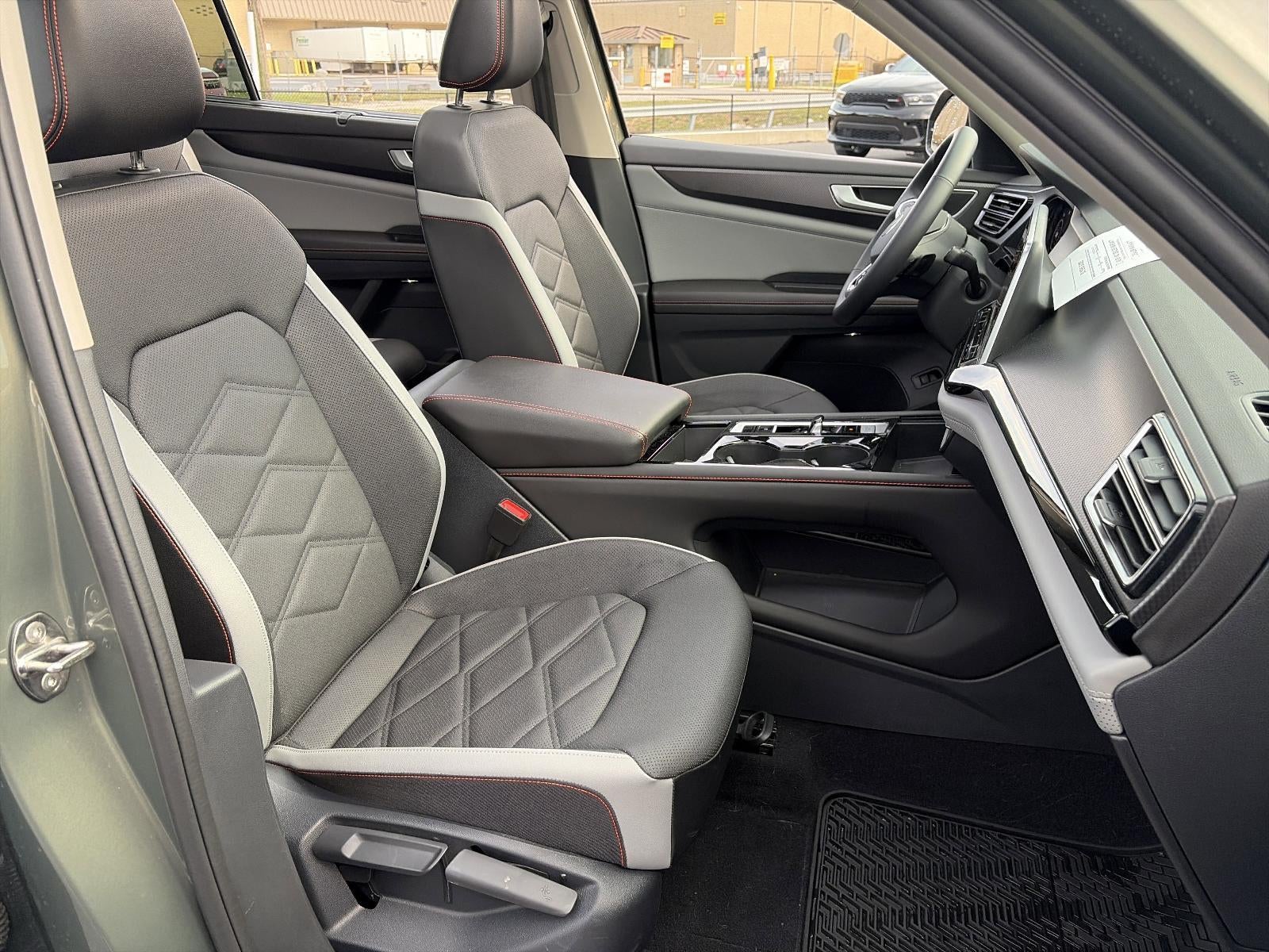 2024 Volkswagen Atlas 2.0T Peak Edition SE w/Technology 4MOTION