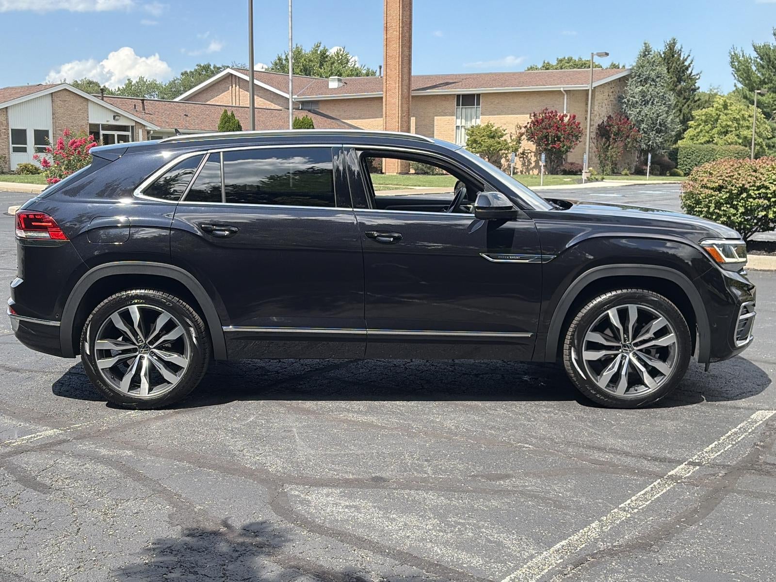 2023 Volkswagen Atlas Cross Sport 3.6L V6 SEL Premium R-Line 4MOTION