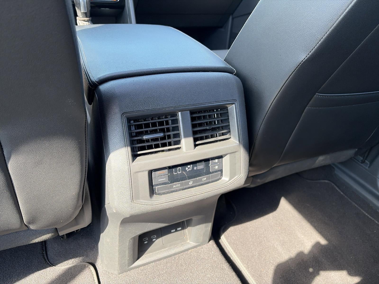 2023 Volkswagen Atlas 2.0T SE w/Technology 4MOTION