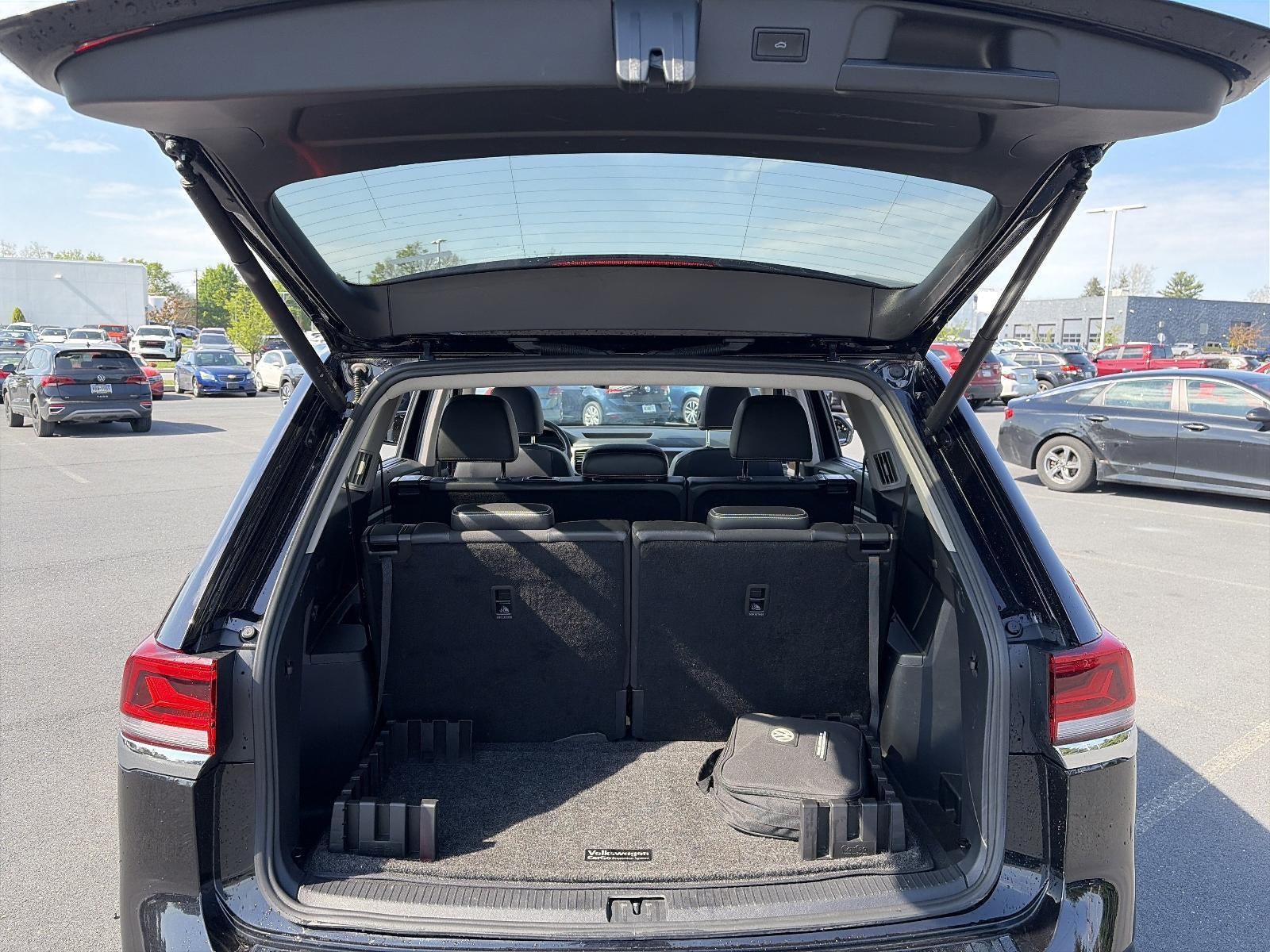 2023 Volkswagen Atlas 2.0T SE w/Technology 4MOTION