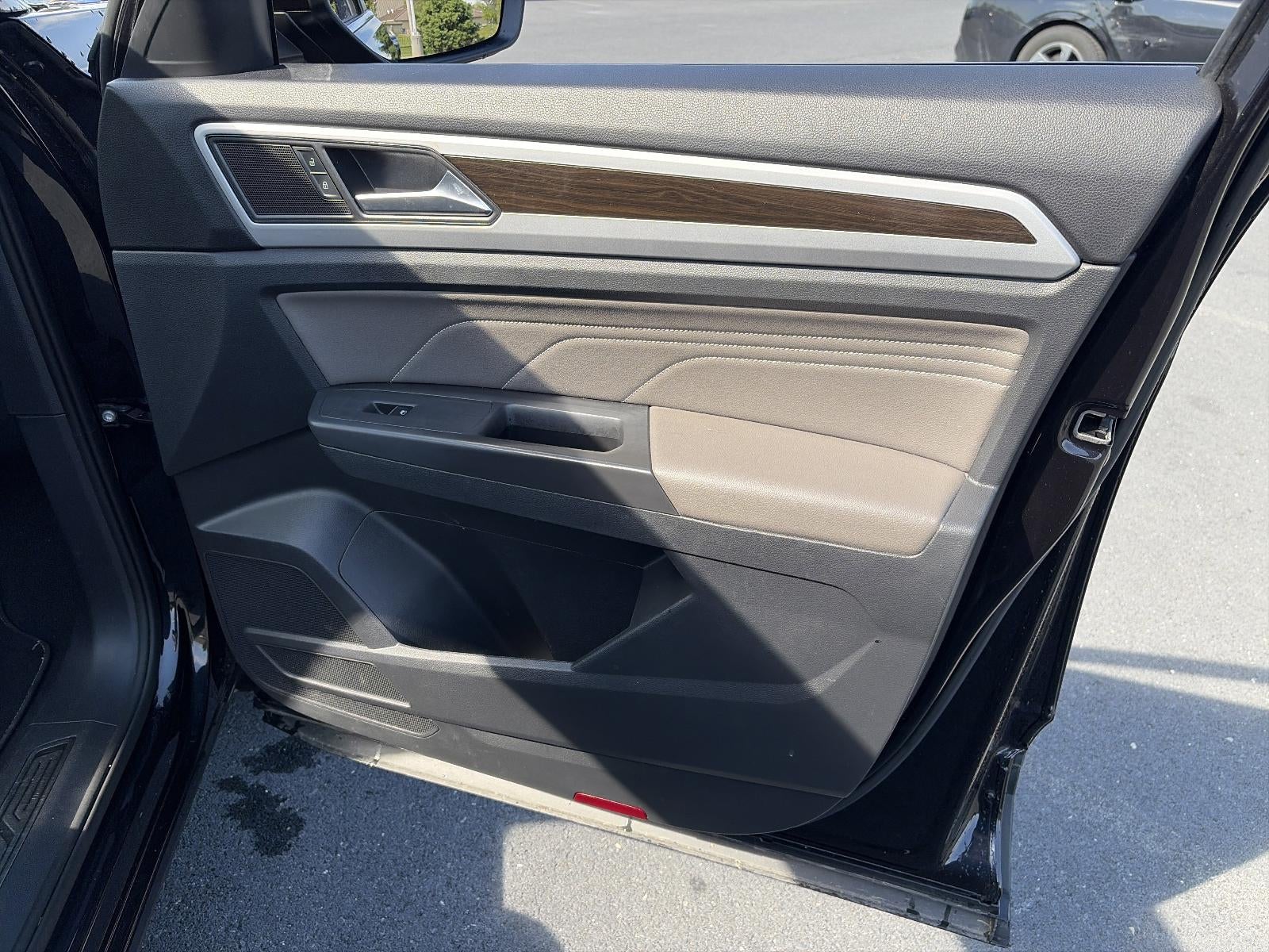 2023 Volkswagen Atlas 2.0T SE w/Technology 4MOTION