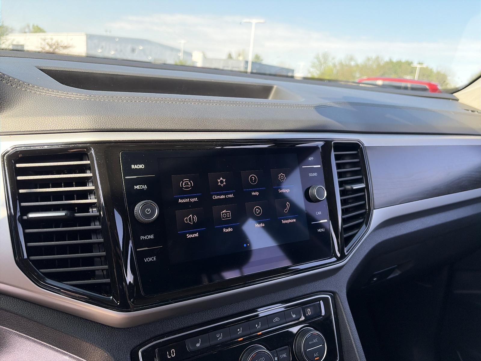 2023 Volkswagen Atlas 2.0T SE w/Technology 4MOTION