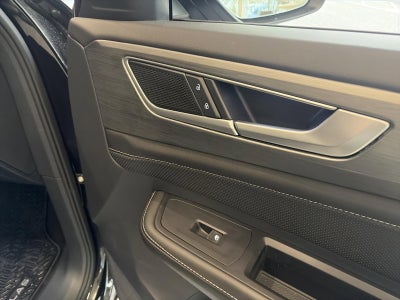 2025 Volkswagen Atlas Cross Sport 2.0T SE 4MOTION