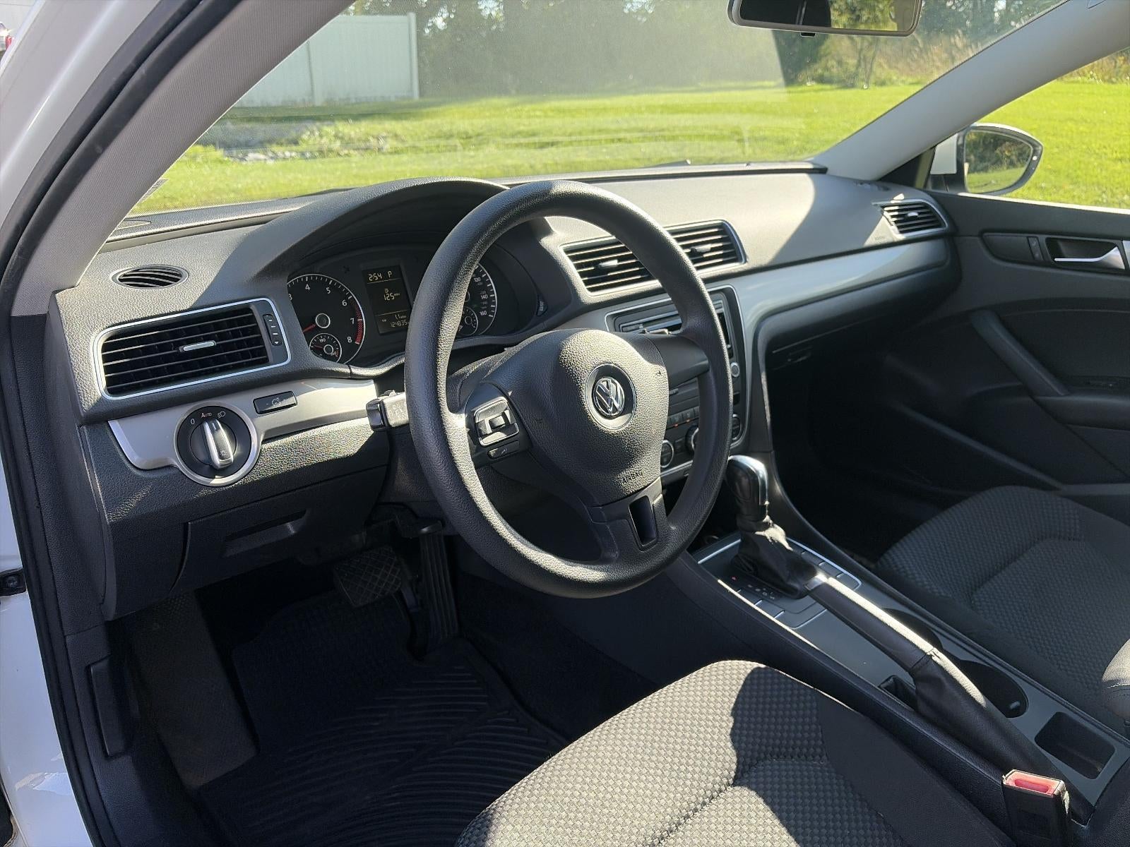 2012 Volkswagen Passat 4dr Sdn 2.5L Auto S PZEV