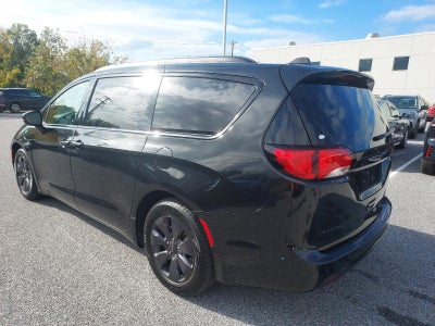 2020 Chrysler Pacifica Hybrid Red S FWD