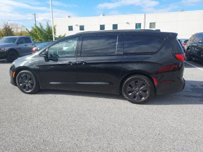 2020 Chrysler Pacifica Hybrid Red S FWD