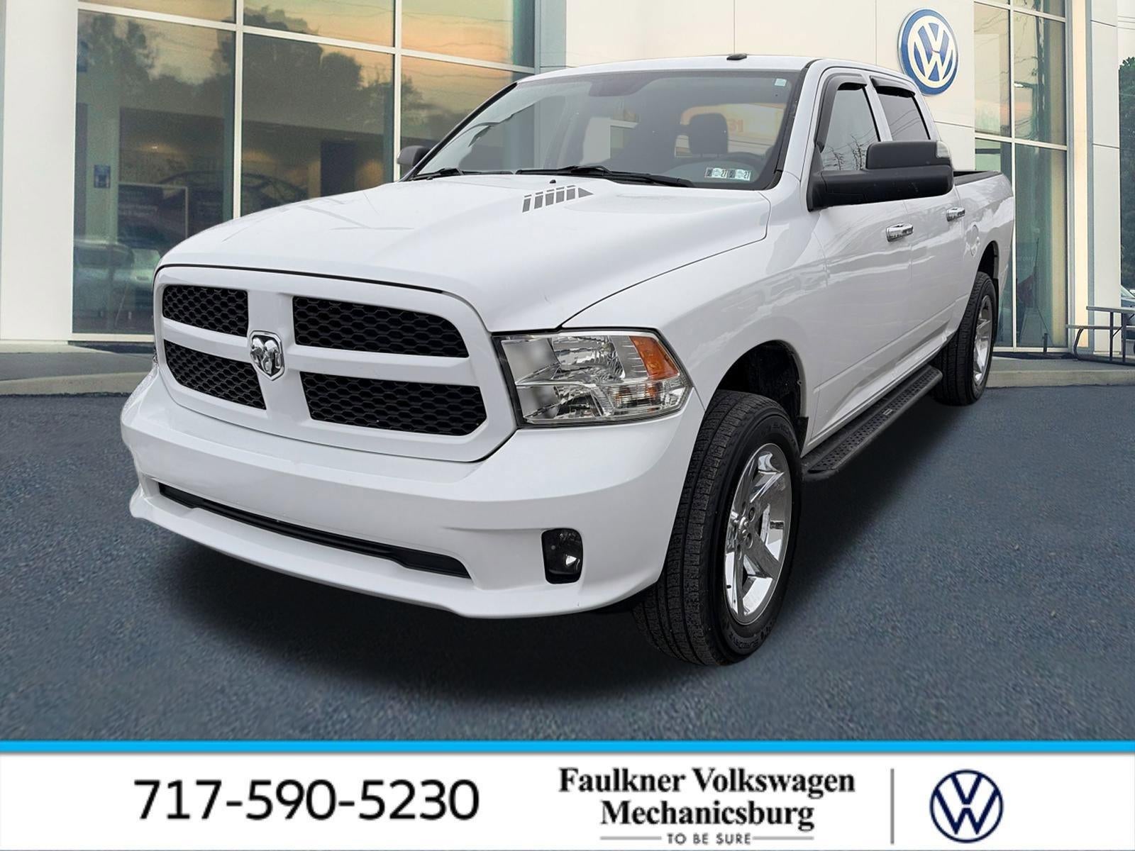 2017 RAM 1500 Express 4x4 Crew Cab 5'7" Box