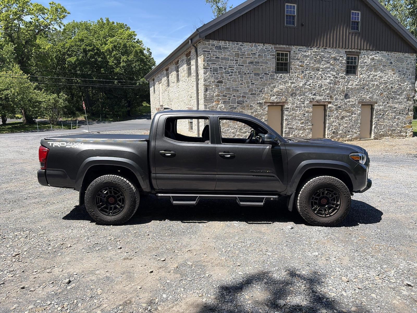 2017 Toyota Tacoma TRD Sport Double Cab 5' Bed V6 4x4 AT (Natl)