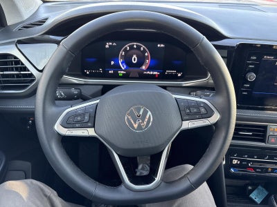 2025 Volkswagen Taos SE Black 4MOTION