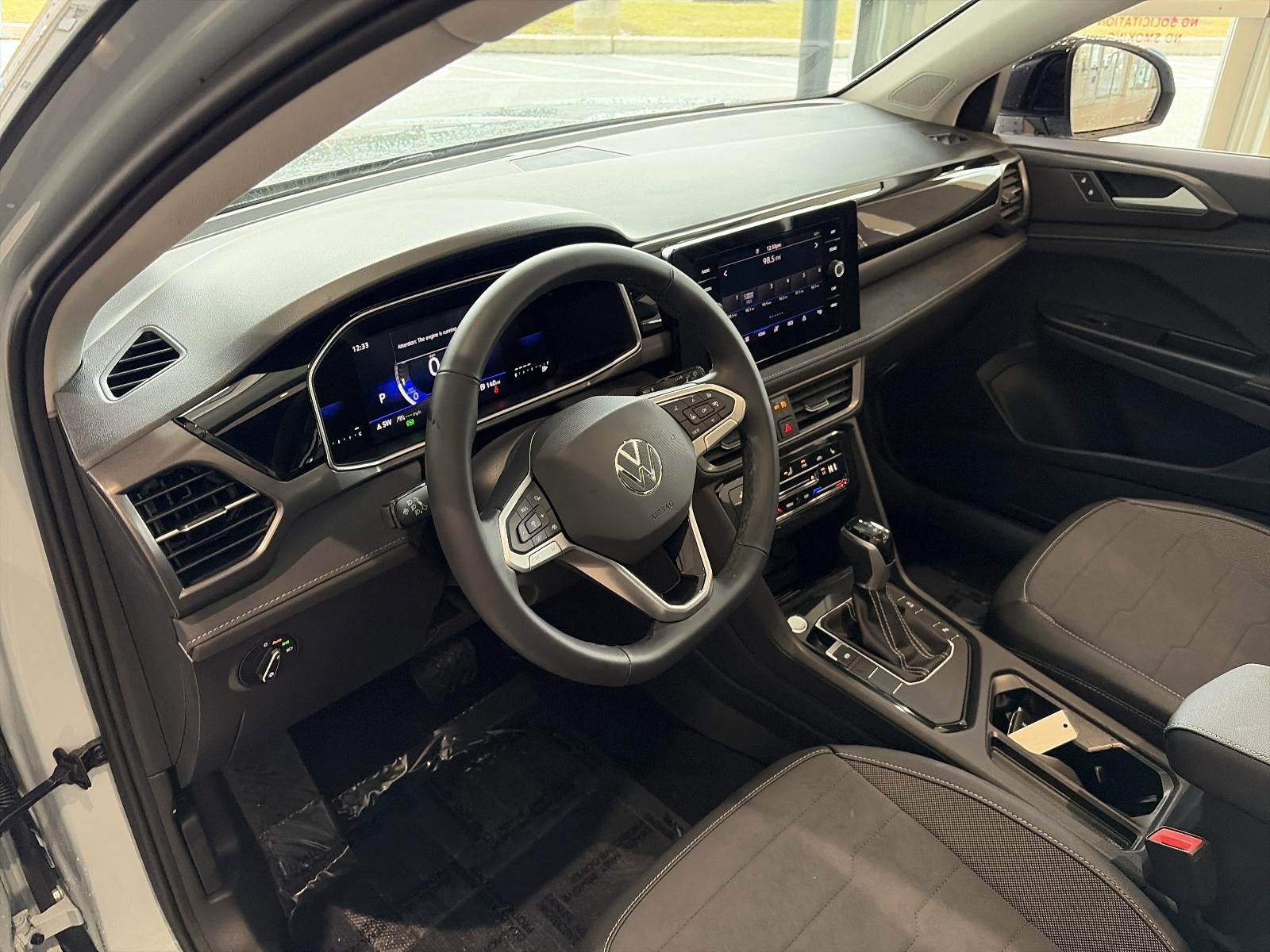 2025 Volkswagen Taos SE Black FWD