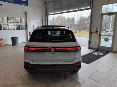 2025 Volkswagen Taos SE Black FWD