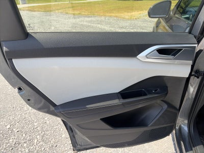 2025 Volkswagen Taos SE 4MOTION