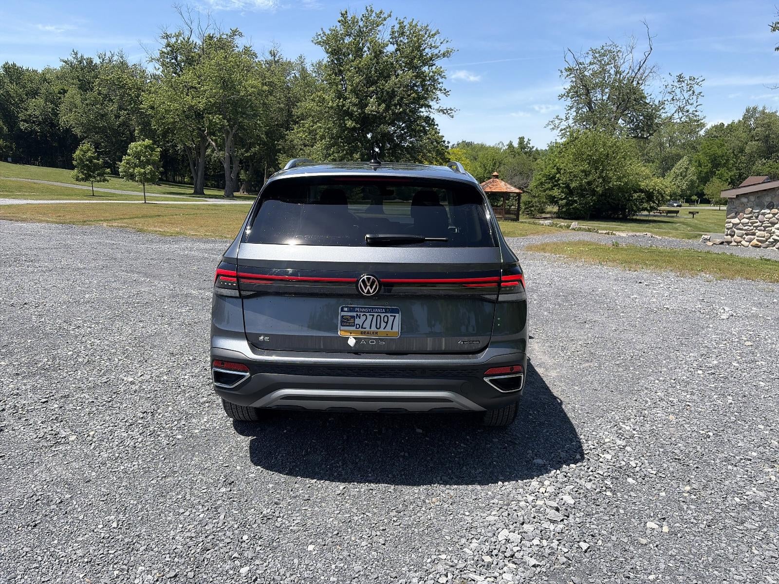 2025 Volkswagen Taos SE 4MOTION