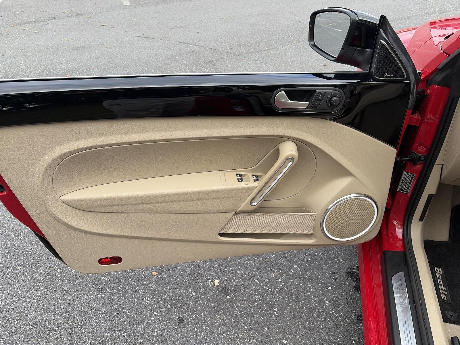 2013 Volkswagen Beetle Convertible 2dr DSG 2.0T PZEV *Ltd Avail*