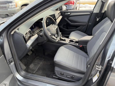 2025 Volkswagen Jetta SE Auto