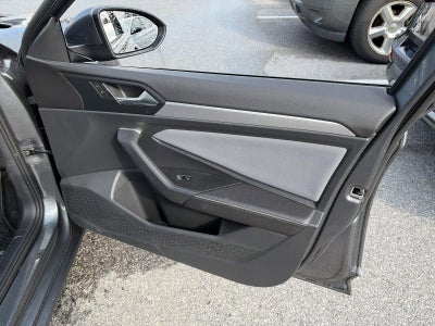 2025 Volkswagen Jetta SE Auto