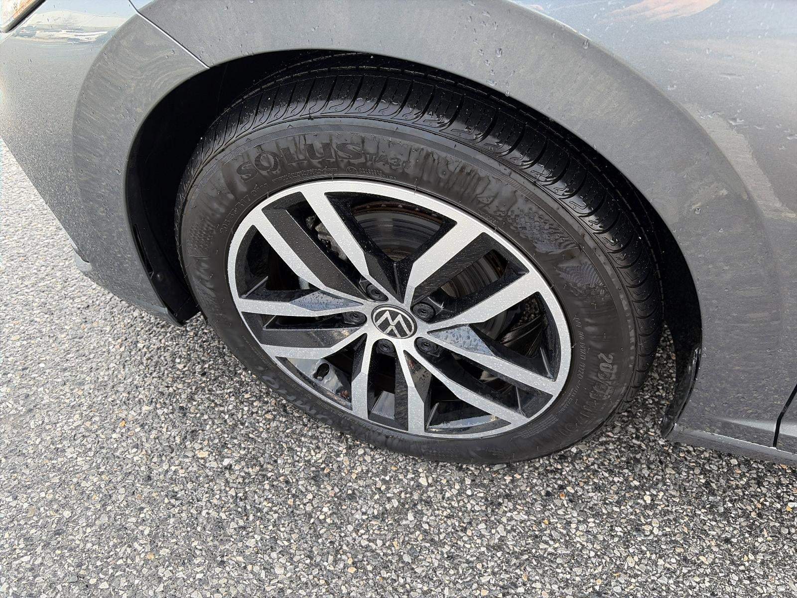 2025 Volkswagen Jetta SE Auto