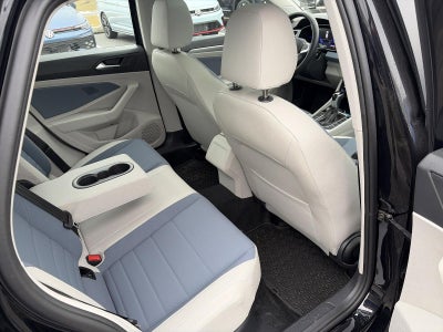 2025 Volkswagen Jetta SE Auto