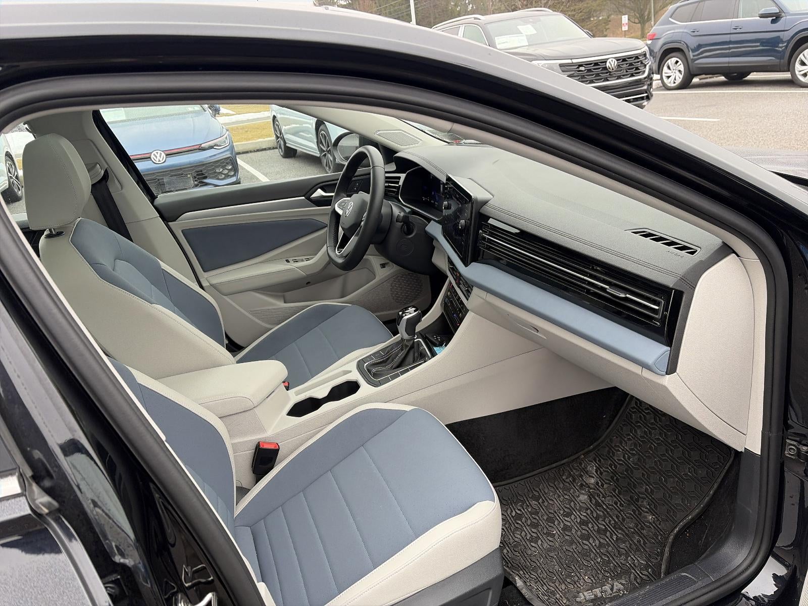 2025 Volkswagen Jetta SE Auto