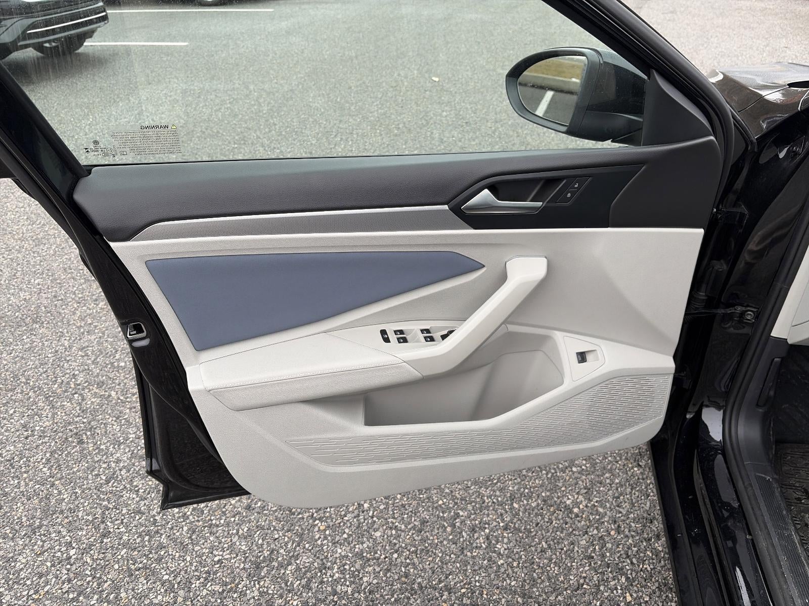 2025 Volkswagen Jetta SE Auto