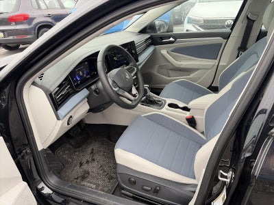 2025 Volkswagen Jetta SE Auto