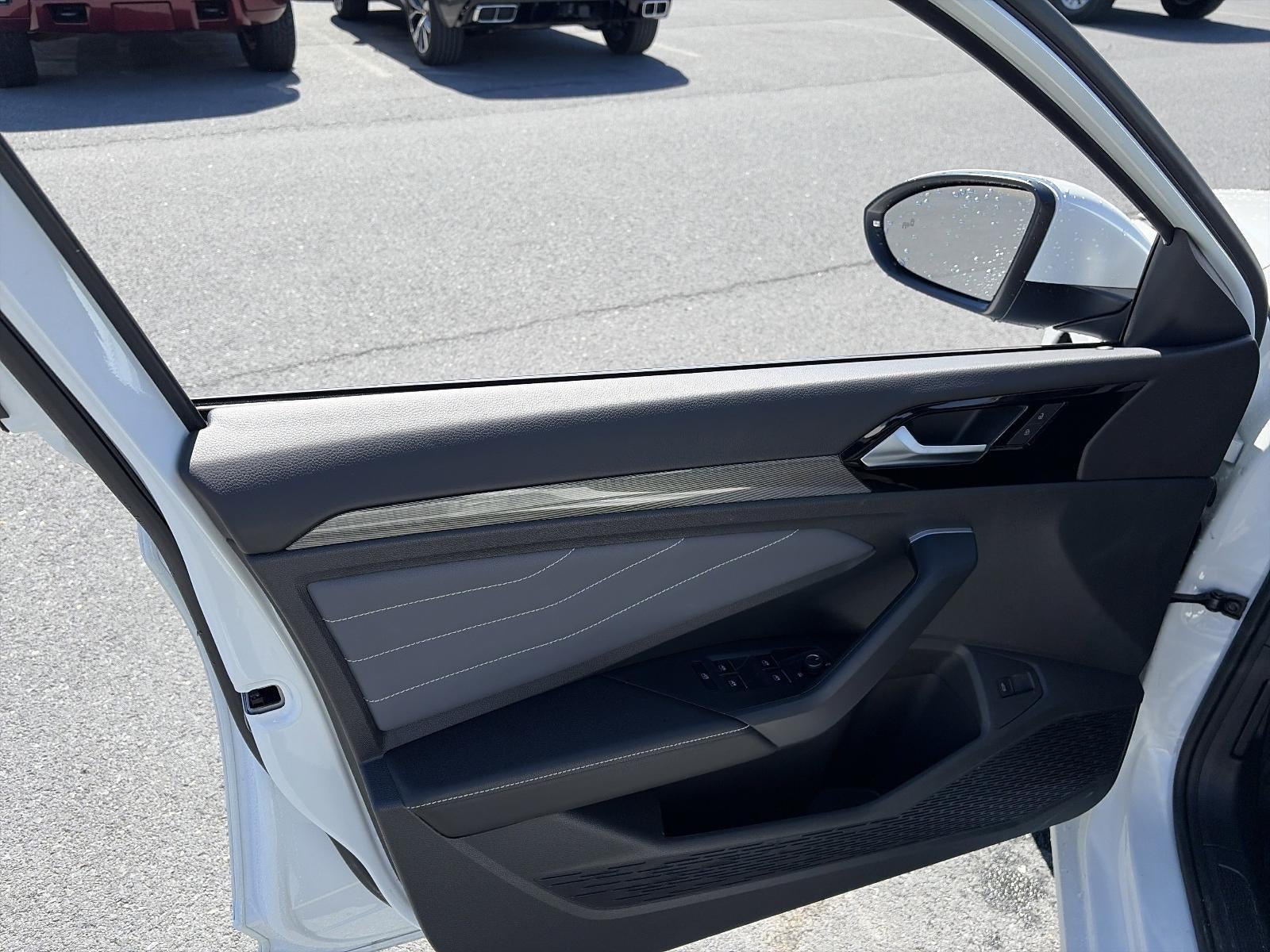 2025 Volkswagen Jetta SEL Auto