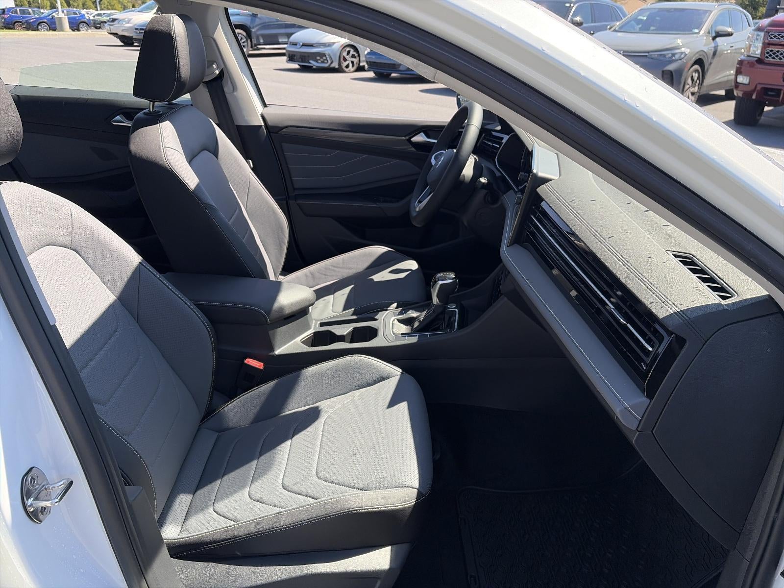 2025 Volkswagen Jetta SEL Auto