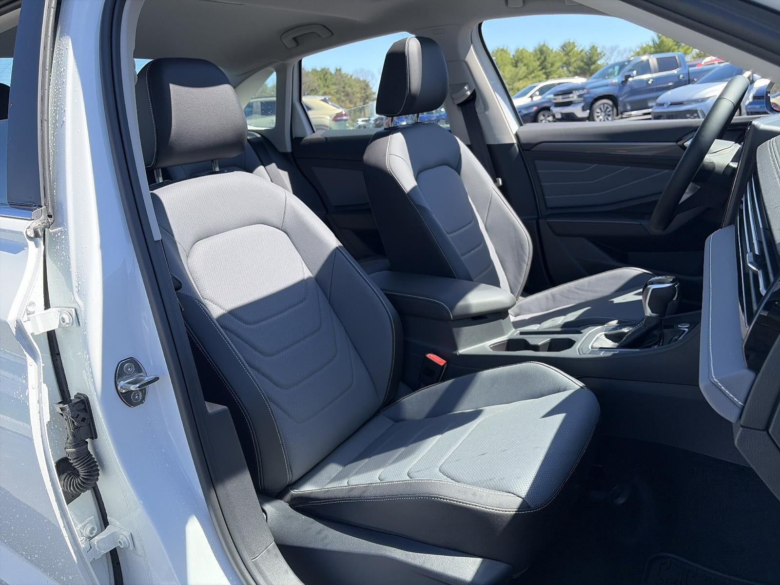 2025 Volkswagen Jetta SEL Auto