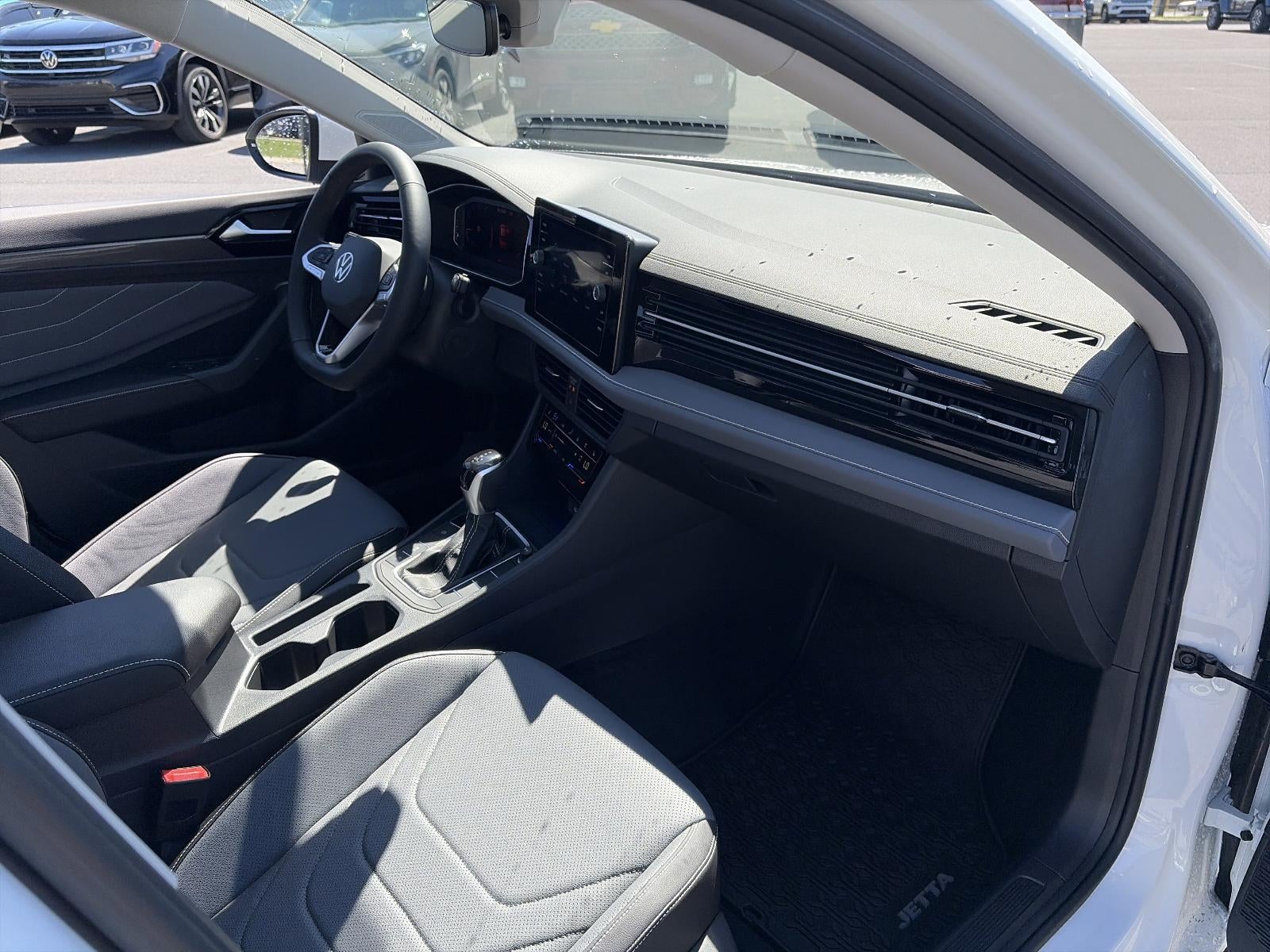 2025 Volkswagen Jetta SEL Auto