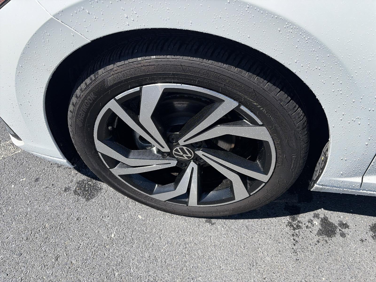 2025 Volkswagen Jetta SEL Auto