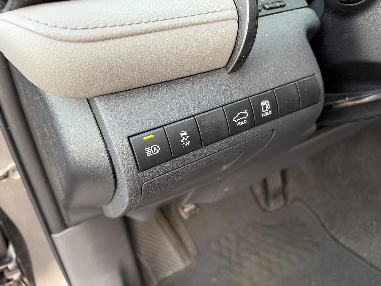 2019 Toyota Camry LE Auto (SE)