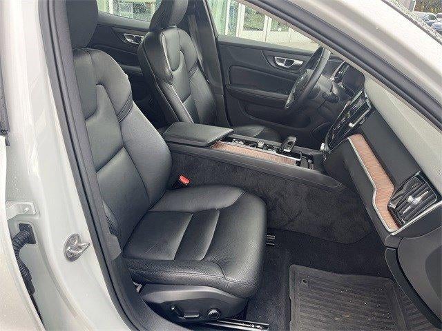 2024 Volvo S60 B5 FWD Plus Dark Theme