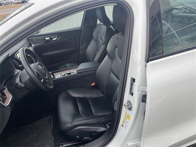 2024 Volvo S60 B5 FWD Plus Dark Theme