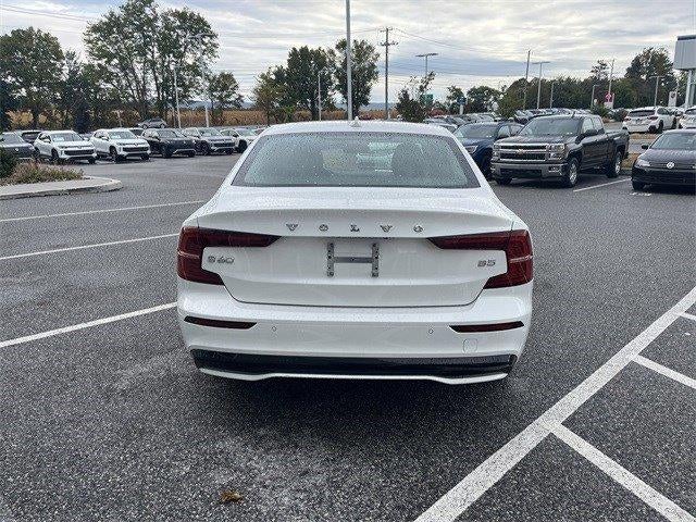 2024 Volvo S60 B5 FWD Plus Dark Theme