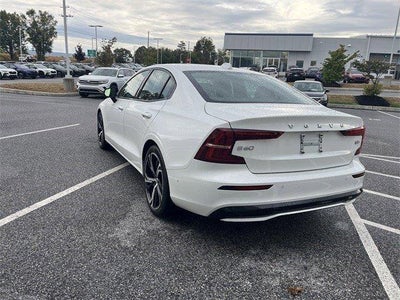 2024 Volvo S60 B5 FWD Plus Dark Theme