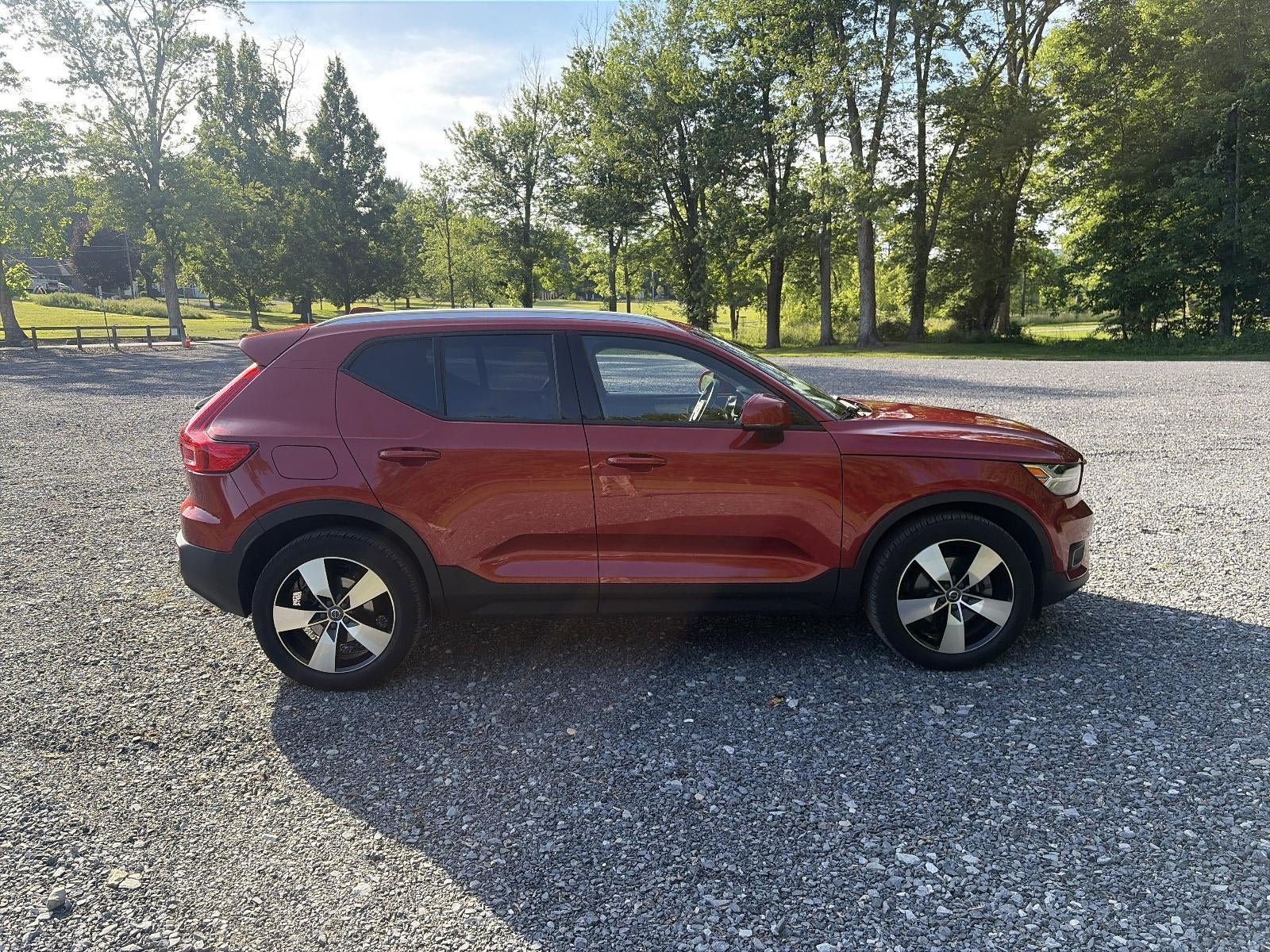 2021 Volvo XC40 T5 AWD Momentum