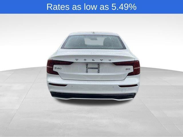 2024 Volvo S60 B5 FWD Plus Dark Theme