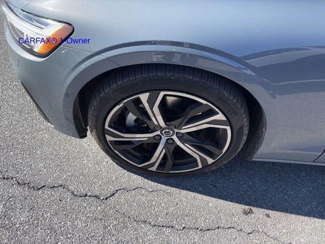 2023 Volvo S60 B5 AWD Plus Dark Theme