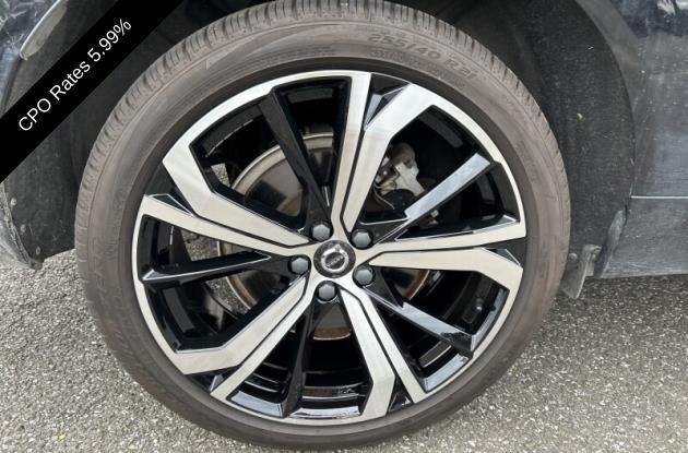 2023 Volvo XC60 B6 AWD Ultimate Dark Theme