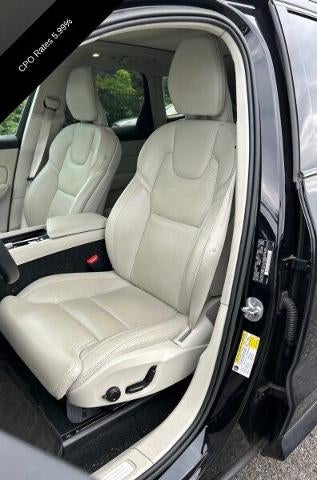 2023 Volvo XC60 B6 AWD Ultimate Dark Theme