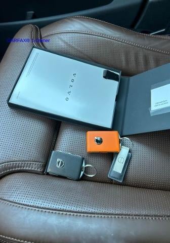 2023 Volvo XC60 B6 AWD Ultimate Dark Theme