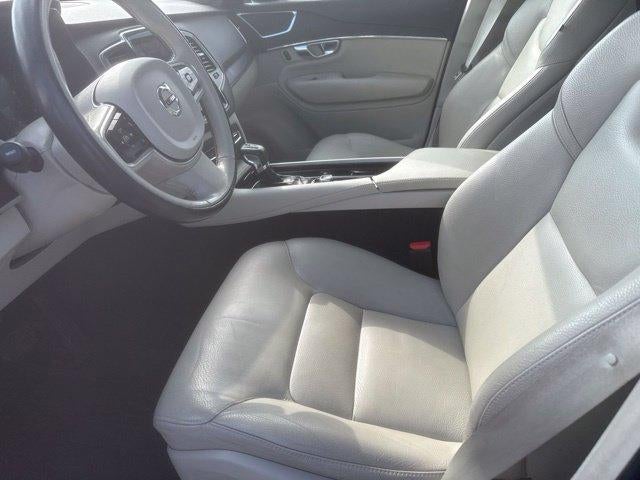 2020 Volvo XC90 T5 AWD Momentum 7 Passenger