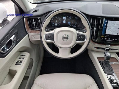 2021 Volvo XC60 T5 AWD Momentum