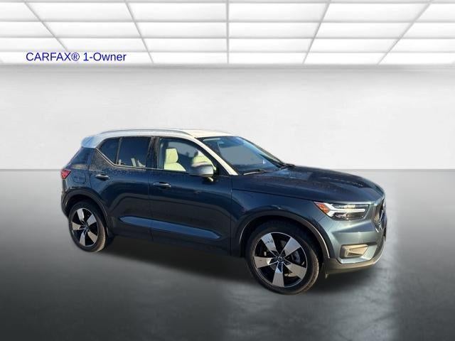 2021 Volvo XC40 T5 AWD Momentum